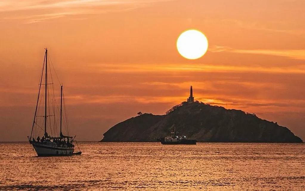 Sunset en Velero Sonata