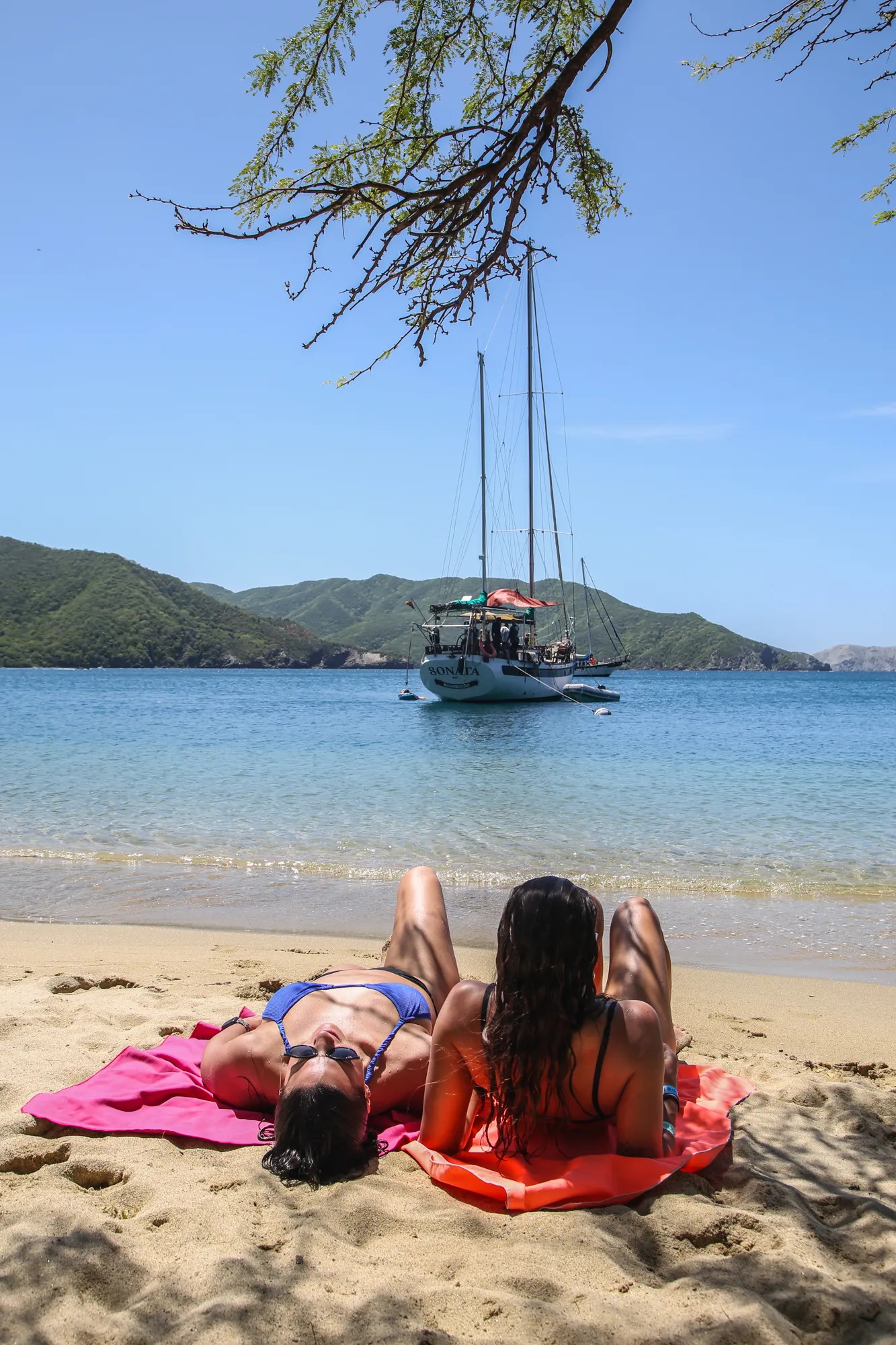 Pasadía en Velero a Bahía Concha