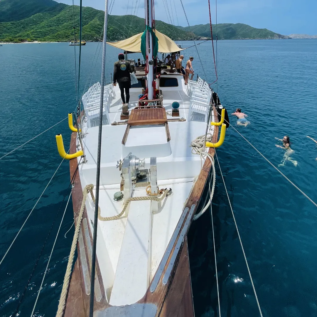 Pasadía en Velero a Bahía Concha